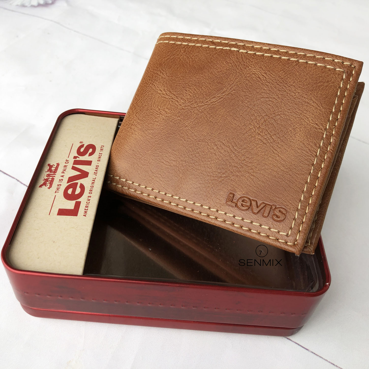 Levi&#39;s Slim Bifold Genuine Leather Casual Thin Slimfold with Extra Capacity and ID Window Men&#39;s ...