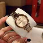 Anne Klein Diamond-Accented Mặt Tròn Quai Kim Loại Vàng Hồng AK/3278RGRG