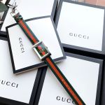 Gucci G-Frame Mặt Chữ Nhật Khảm Trai Dây Da Kẻ Sọc Xanh Đỏ YA147408