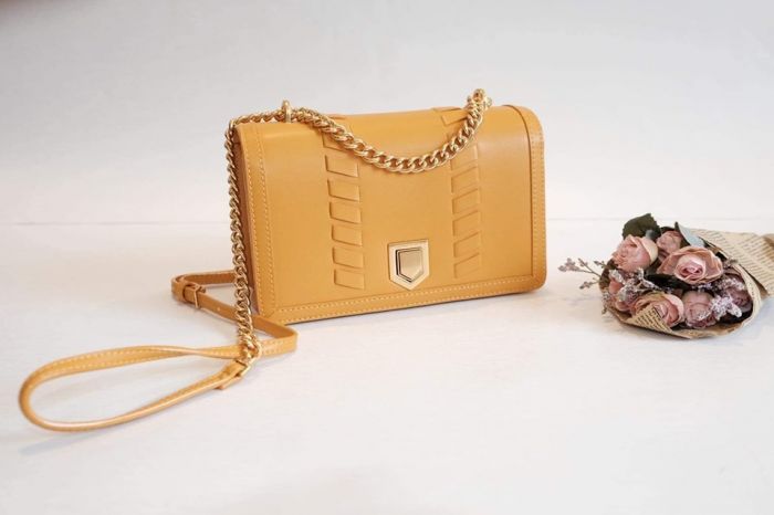 Charles & Keith Weave Crossbody Màu Vàng Mustard Xích CK2-80680689