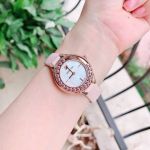 Swarovski Lovely Mặt Tròn Khảm Trai Dây Da Màu Hồng 5376089