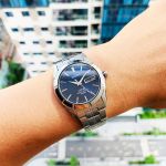 Seiko Mặt Tròn Màu Xanh Dây Kim Loại Màu Bạc Lịch Ngày Thứ SGG717