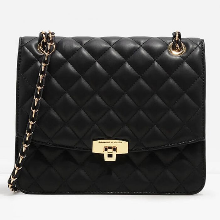 Charles & Keith Quilted Clutch Trần Trám Màu Đen Dây Xích CK2-70150587