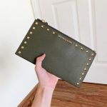 Michael Kors Clutch Sandrine Stud Màu Xanh Olive 35S7GD1W3L