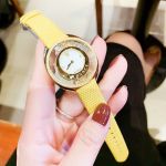 Versace Destiny Spirit Mặt Tròn Đá Rơi Dây Da Màu Vàng 86Q721MD497