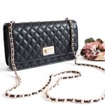 Charles & Keith Quilted Trần Trám Màu Đen Dây Xích CK2-70680498