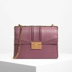 Charles & Keith Push-Lock Màu Đỏ Rượu Khóa Dây Xích Màu Vàng CK2-20680732
