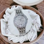 Bulova Crystal Quartz Mặt Tròn Dây Kim Loại 96L243