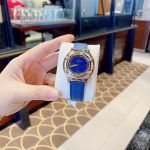 Versace Medusa Frame Quartz Mặt Tròn Cọc Số La Mã Dây Da Xanh VEVF00320