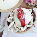 Gucci G-Timeless Mặt Tròn Dây Da Đỏ YA126584