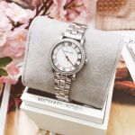 Michael Kors Norie Mặt Tròn Khảm Trai Dây Kim Loại Màu Bạc MK3557