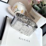 Gucci Twirl Quartz Mặt Tròn Dây Da Nâu YA112433