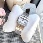 Gucci G-Watch Mặt Chữ Nhật Dây Kim Loại Màu Bạc YA100506