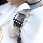 Gucci G-Watch Mặt Chữ Nhật Dây Kim Loại Màu Bạc YA100506