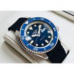 Seiko 5 Sports Automatic Mặt Tròn Màu Xanh Dây Cao Su Màu Đen Lịch Ngày Thứ SRPD71K2
