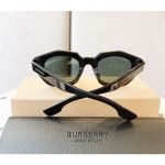 Burberry Sunglasses Mắt Vuông Gọng Nhựa Màu Đen BE4288