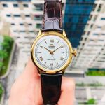 Orient Bambino Automatic Mặt Tròn Màu Trắng Viền Vàng Dây Da Màu Nâu Lịch Ngày AC00007W