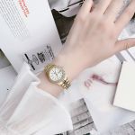 Citizen Quartz Mặt Tròn Dây Kim Loại Vàng EQ0532-55D
